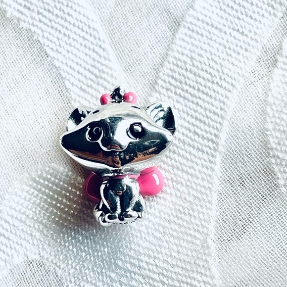 🐱 NWOT Cat Marie Charm – The Aristocats ✨ - Picture 9 of 10